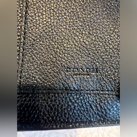 Gorgeous Coach Legacy Black 🖤 Pebble Leather Phone Wallet Heavy Duty Curb Chain - Picture 6 of 13